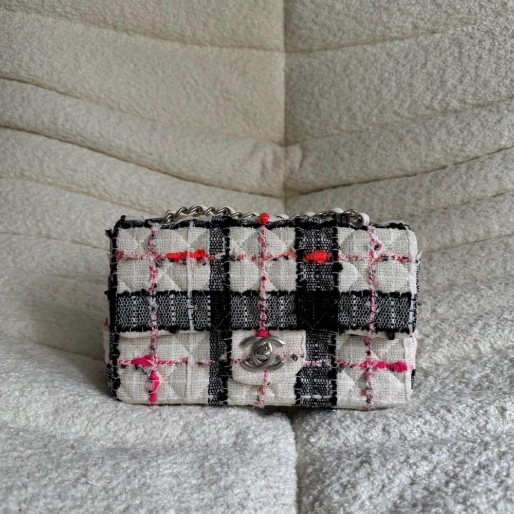 CHRISTMAS DISCOUNT (60%off) NEVER BEEN USED RARE & PRISTINE CHANEL DOUBLE FLAP